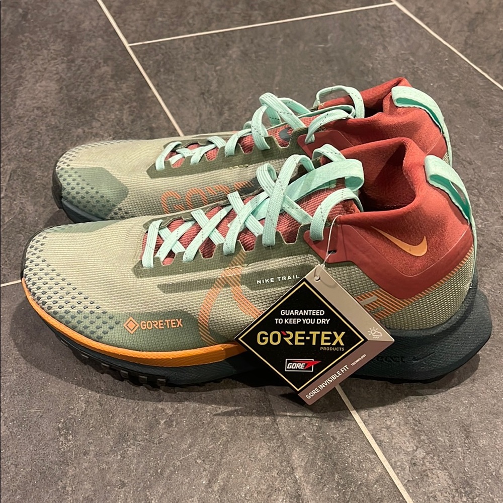NWT NIKE Pegasus Trail Running Shoe Gore-TEX Size 8W/6.5M